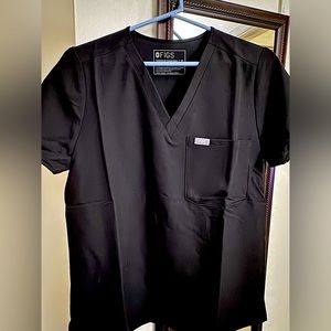 FIGS black Catarina™ One-Pocket Scrub Top - Meidum